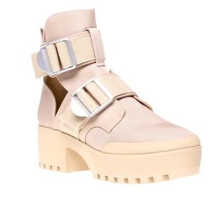 Never worn buckle Steve Madden booties 🍁